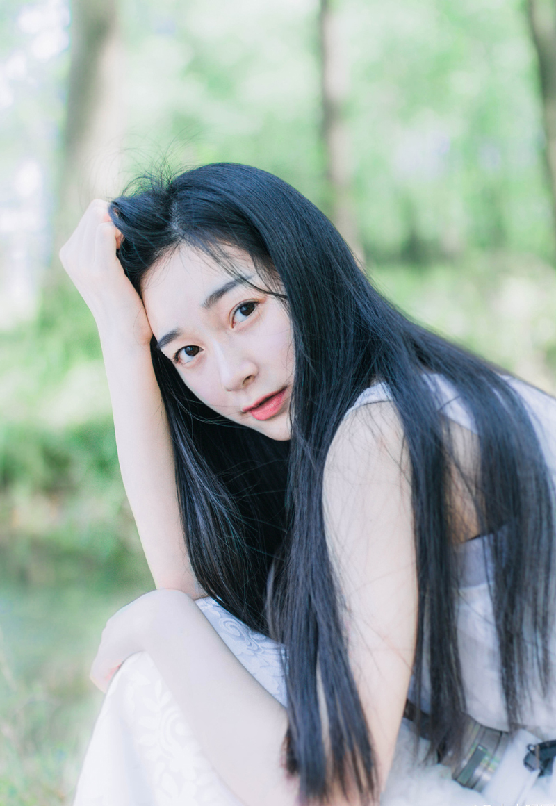 “不怪，不怪。”庞统笑着摇了摇头，这等忠义之士，只要允许，没人愿意杀：“那便先看押，不可怠慢，待我们攻破成都之后，再行说服。”